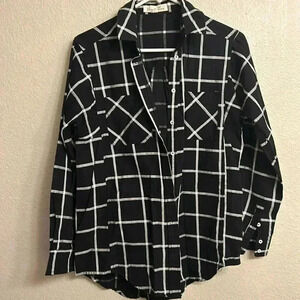 Vine & Love Women Long Sleeve Button Down Shirt Black Size Small